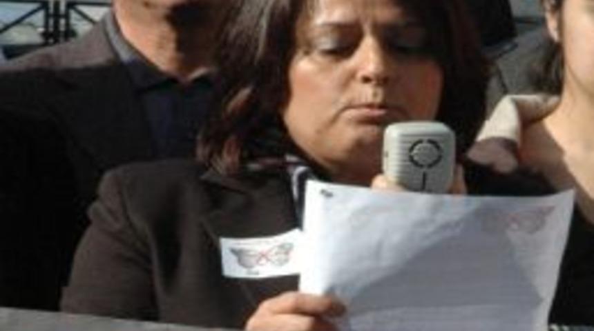 Chp'li Kadınlardan Kadına Şiddete Karşı 'kelebekler &Ouml;zg&uuml;rd&uuml;r' Kampanyası