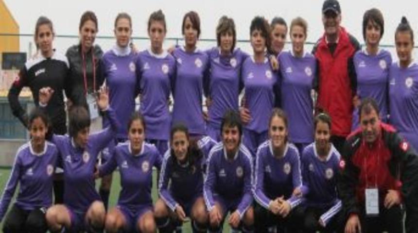 Ereğli Spor Bayan Futbol Takımı Eskişehir Ma&ccedil;ına Hazırlanıyor