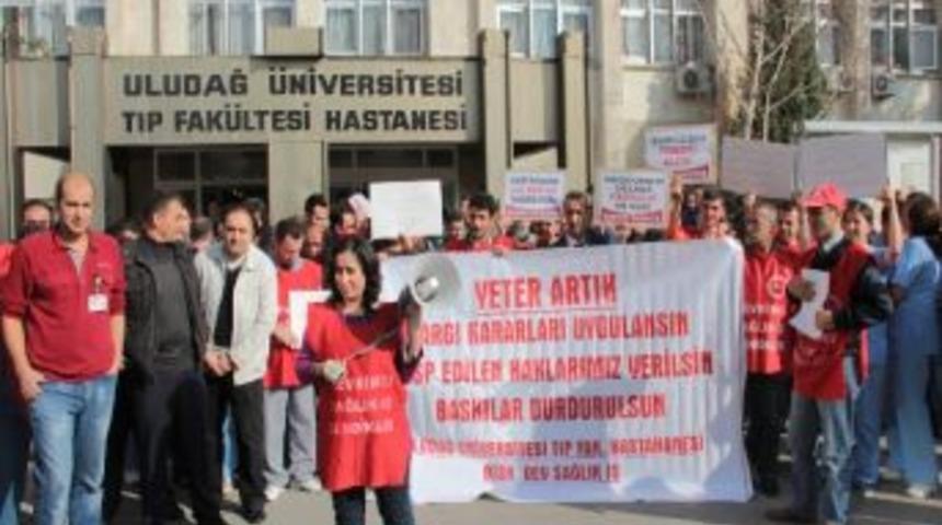 Protesto Edecekleri Hastaneyi Alkış Yağmuruna Tuttular