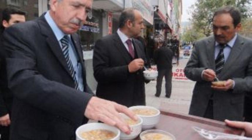 K&uuml;tahya M&uuml;ft&uuml;l&uuml;ğ&uuml; Aşure Dağıttı