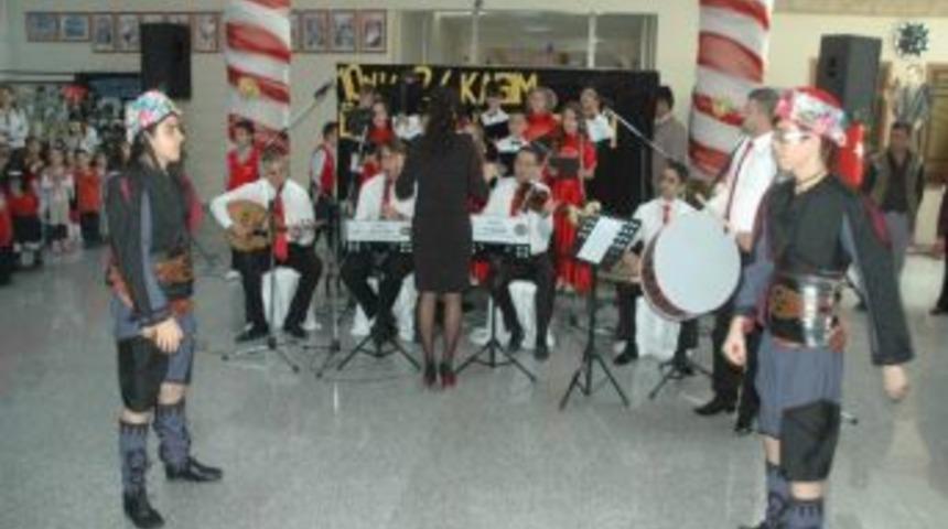 &Uuml;lkem Koleji'nden M&uuml;zik Dinletisi