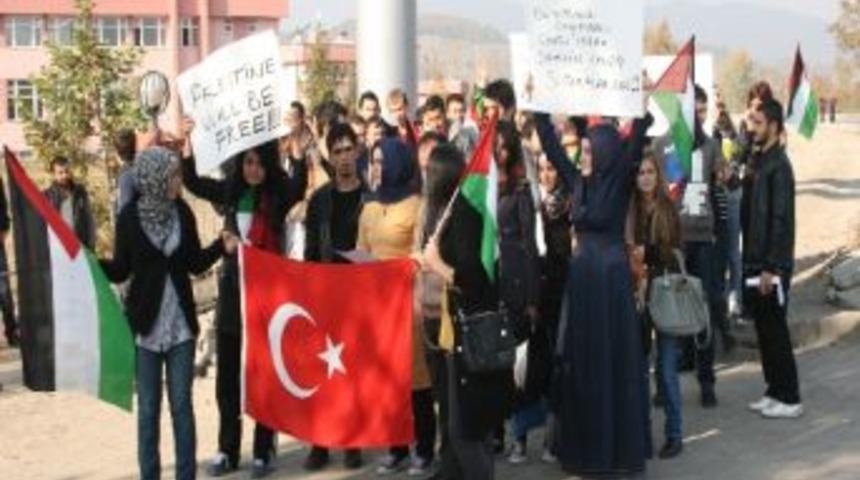 &Uuml;niversite &Ouml;ğrencileri İsrail&rsquo;i Protesto Etti