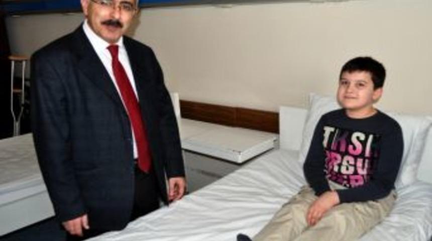 Vali Duruer&rsquo;den Batı Trakyalı Soydaşa Ge&ccedil;miş Olsun Ziyareti