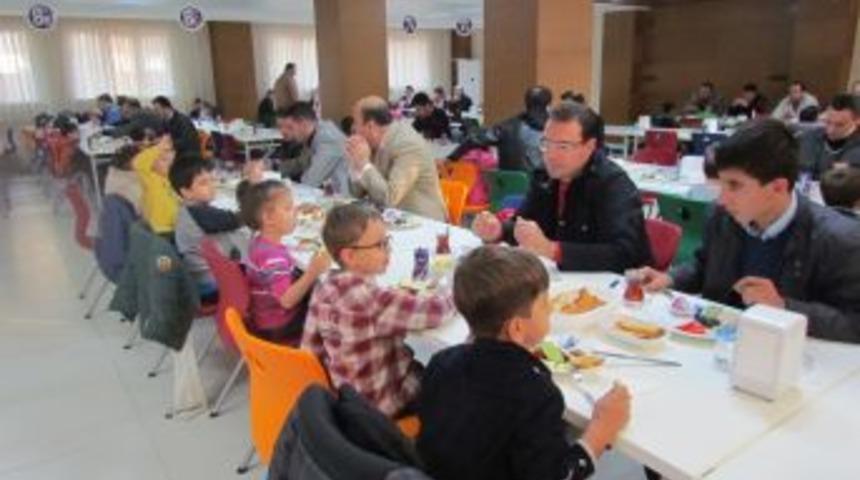 Minik &Ouml;ğrenciler, 'Babamla Okulumda Kahvaltı Yapıyorum' Projesi Ile Sevindi