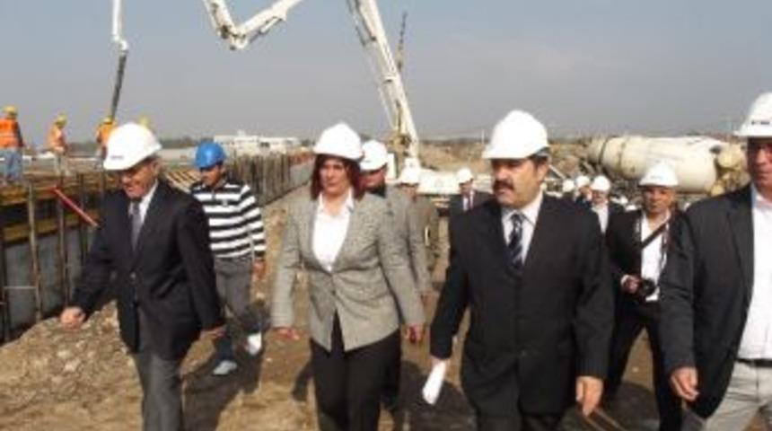 Başkan &Ccedil;er&ccedil;ioğlu Baret Giyip Otogarı İnceledi