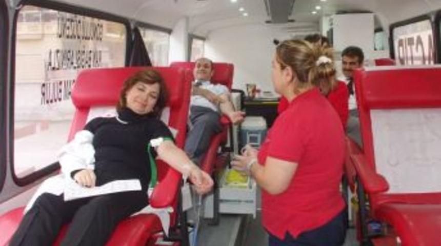 Edremit K&ouml;rfez Anadolu Lisesi Kan Bağışı Kampanyası D&uuml;zenledi