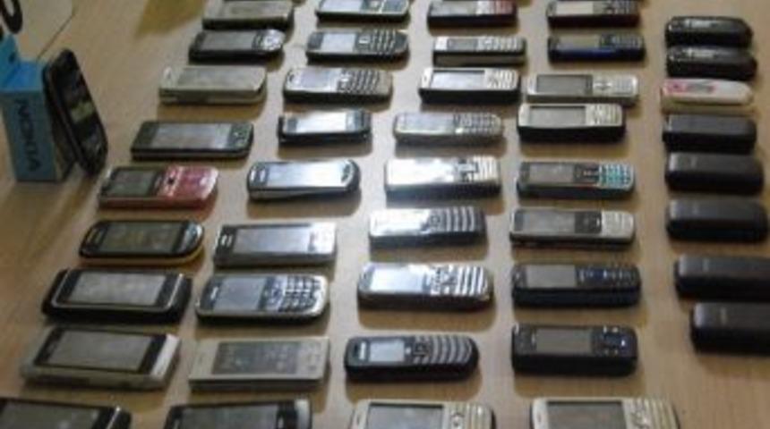 Manisa'da Ka&ccedil;ak Cep Telefonu Operasyonu