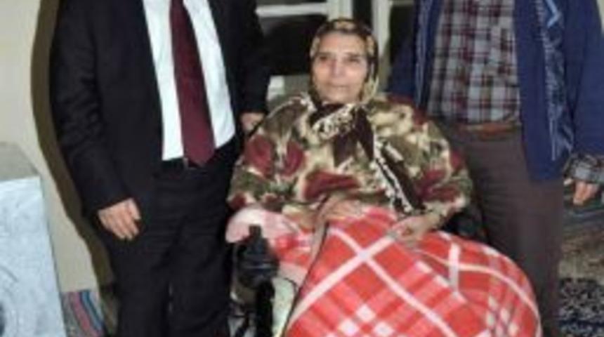 Ak&uuml;l&uuml; Aracına Kavuştu, 17 Yıl Sonra Tek Başına Sokağa &Ccedil;ıktı