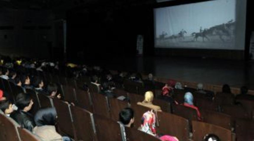 &Ouml;ğretmenler, '1915 &Ccedil;anakkale' Filmi Ile Moral Buldu