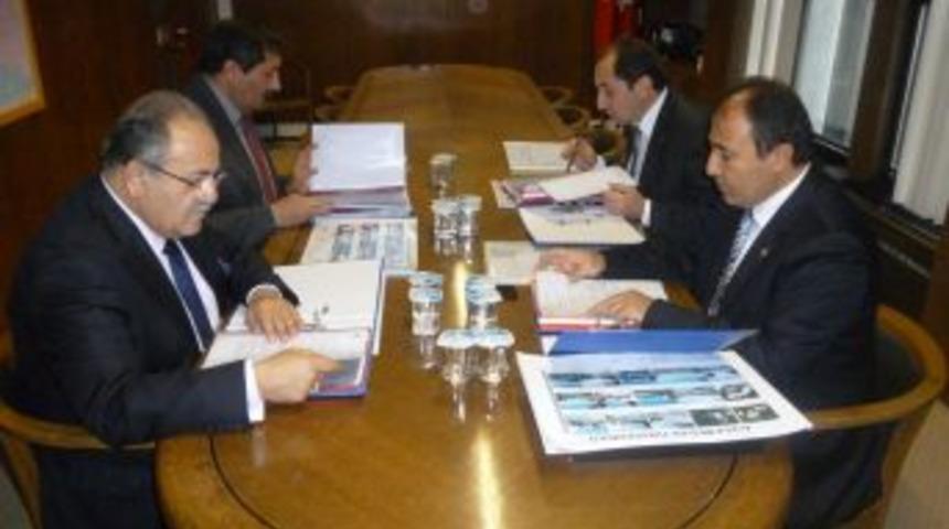 AK Parti &Ccedil;orum Milletvekilleri, &Uuml;niversite I&ccedil;in Bir Araya Geldi