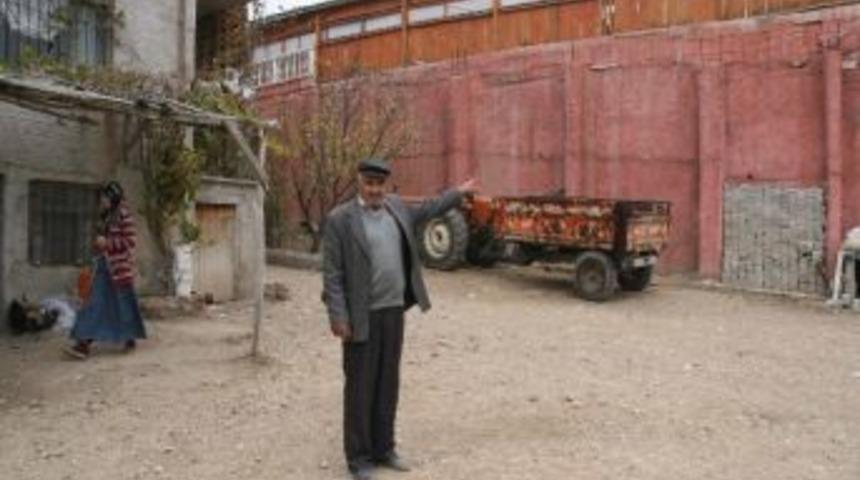 Belediye&rsquo;yi Bimer&rsquo;e Şikayet Etti Tandırlığından Oldu