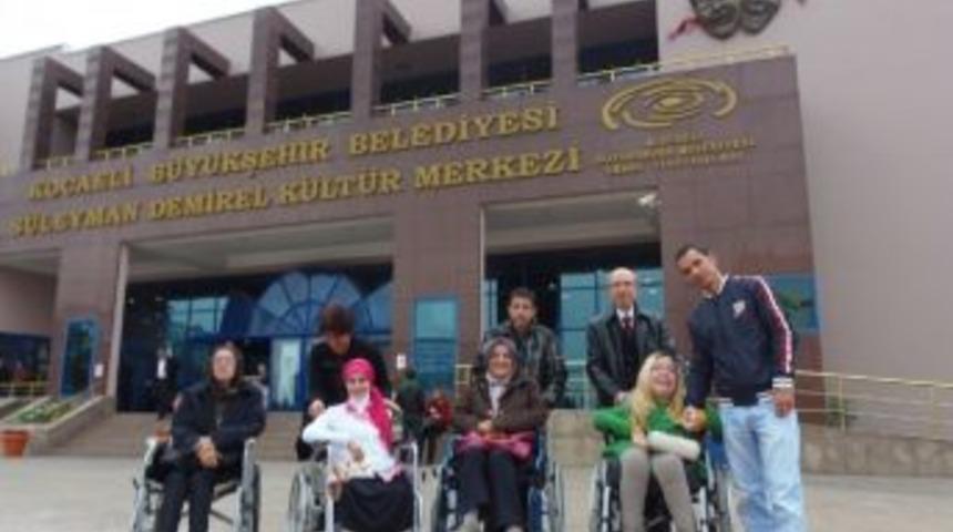 Engelli Vatandaşlar Tiyatro İle Buluştu