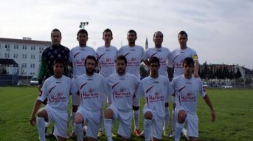 Manyas Belediyespor Namağlup Liderliğini S&uuml;rd&uuml;r&uuml;yor