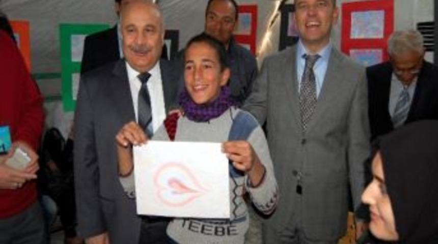 Suriyeli &Ccedil;ocuklara 'ebru' İle Psikolojik Destek