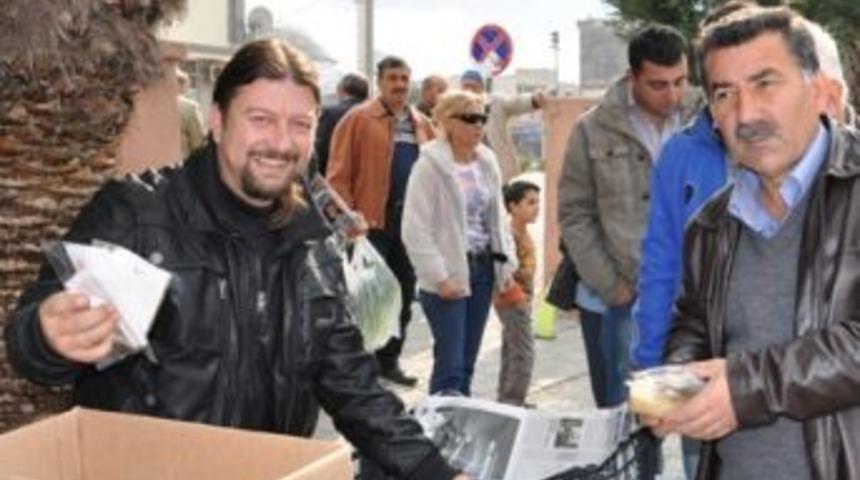 Altınova&acute;da aşure dağıtıldı