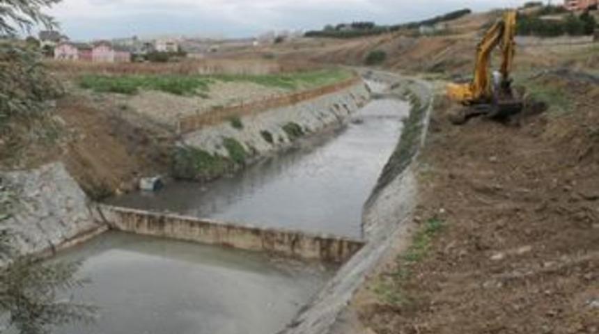 Beylikd&uuml;z&uuml;'nde dereler ıslah ediliyor