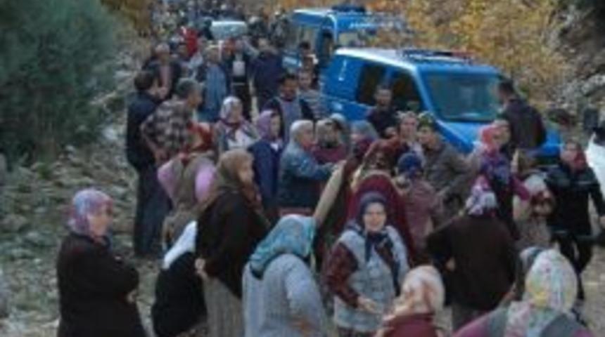 Eli Sopalı Kadınların " Suyumuzu Vermeyiz" İsyanı