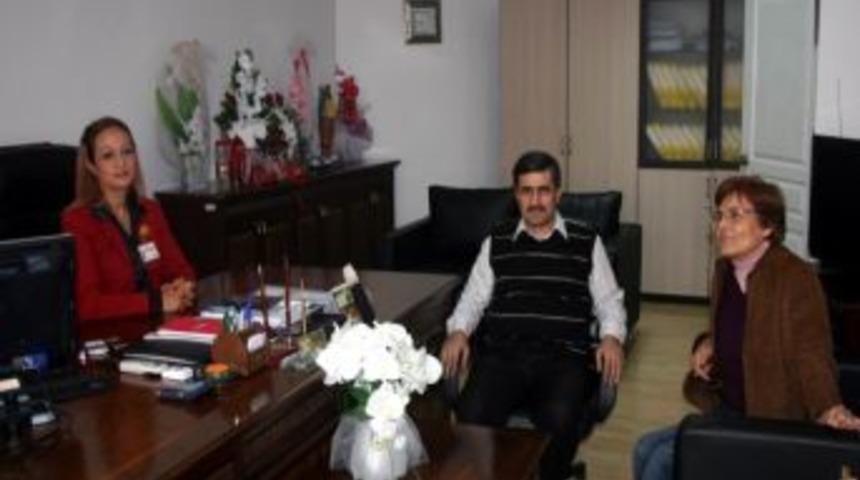 Edremit&rsquo;te Ak Parti Diş Hekimleri G&uuml;n&uuml;n&uuml; Unutmadı