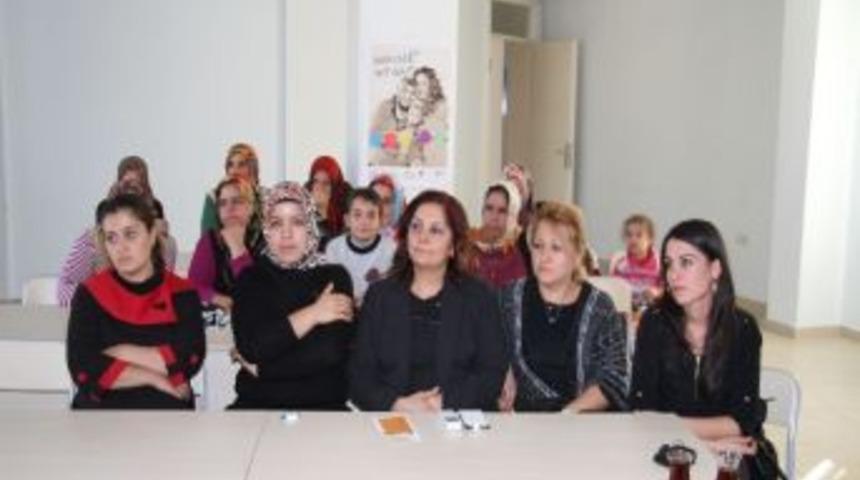 Anne Merkezinde Annelere &Ouml;nemli Eğitim