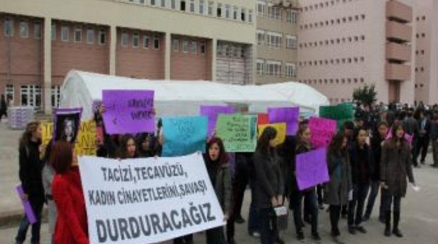 &Uuml;niversiteli Kadınlar Eylemi