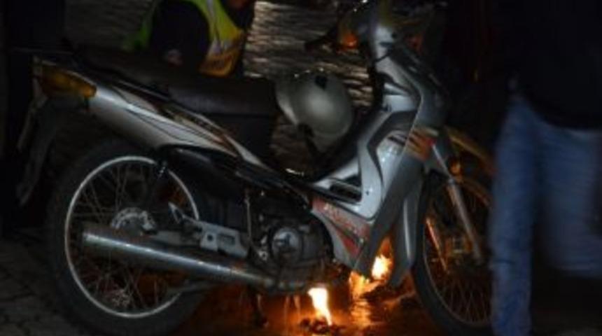 Motosikletini Yakmaya Kalktı