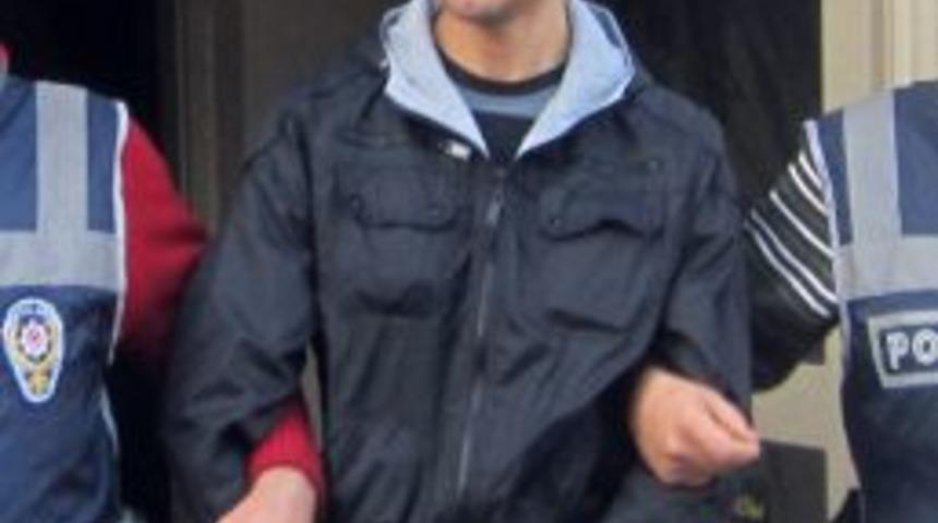 'Polisim' Diyerek 3 Kişiyi 20 Bin Lira Dolandırdı