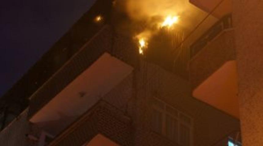 Esenler'de Yangın: 1 &Ouml;l&uuml;