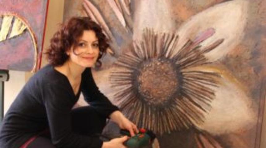 &Ouml;yk&uuml;lerine resim yapan ressam