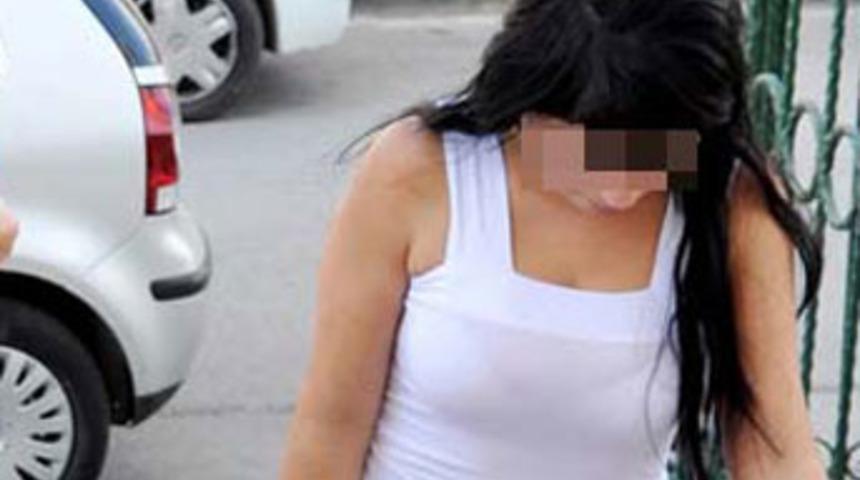 Kızını erkeklere pazarlayan anne yakalandı