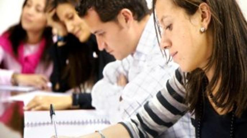 Bergama&rsquo;da Eğitime Destek S&uuml;r&uuml;yor