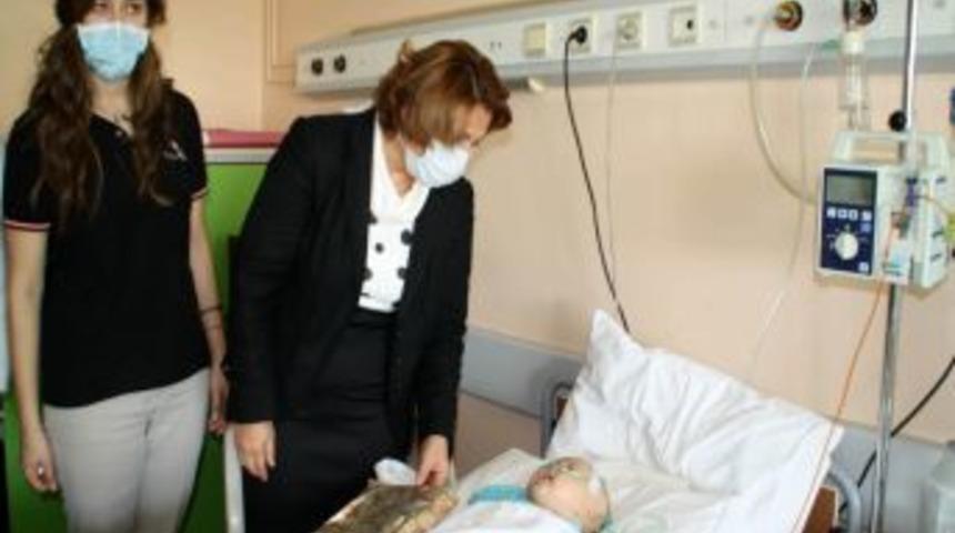 Öğrencilerden Lösemili Çocuklara Moral Ziyareti