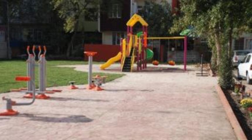 İzmit Belediyesi 52 Mahallede 120 Park Yaptı