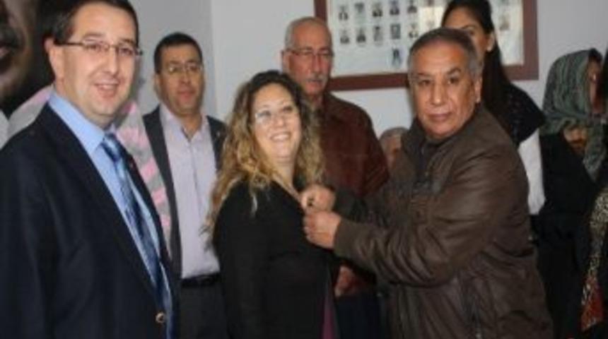 Burhaniye&rsquo;de Ak Parti&rsquo;ye 15 Kişi D&uuml;zenlenen T&ouml;renle Katıldı