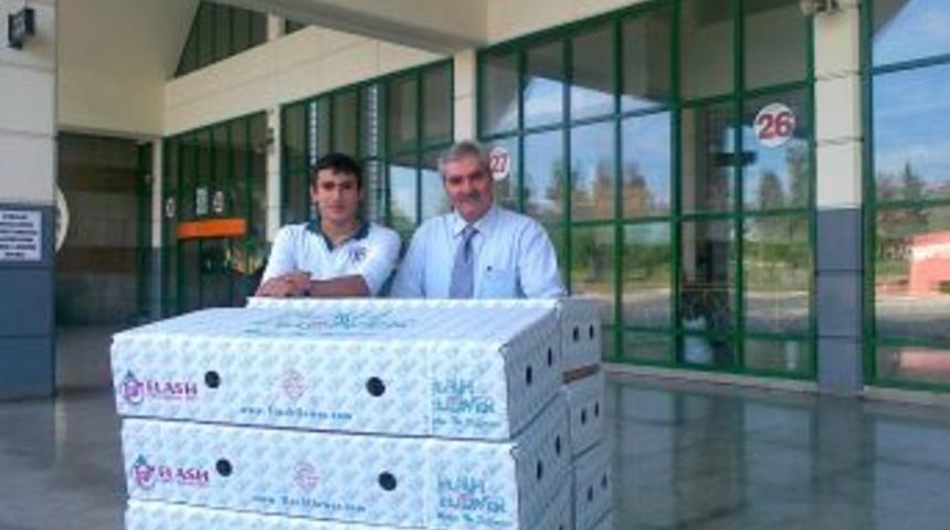 Antalya&rsquo;dan Van'da G&ouml;rev Yapan &Ouml;ğretmenlere 12 Bin Karanfil