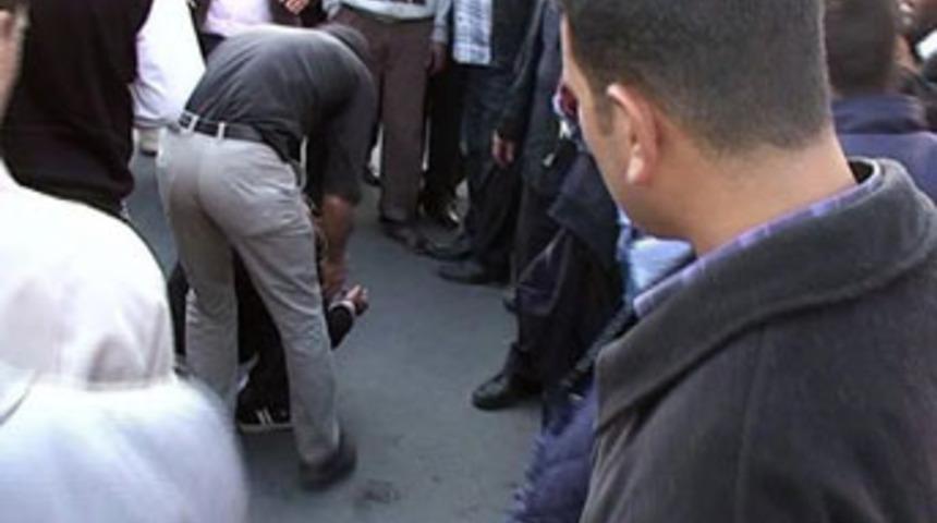 Kapka&ccedil;&ccedil;ı lin&ccedil; edilmekten zor kurtuldu