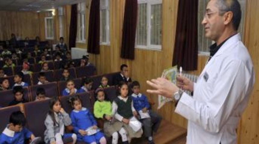 Yenimahalle&rsquo;de Minikler Diş Taramasından Ge&ccedil;iriliyor