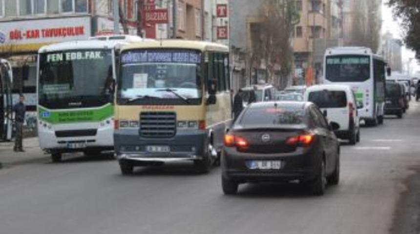 Kars&rsquo;ta Dolmuş Zammına Tepki B&uuml;y&uuml;yor, &Ouml;ğrencilerin Hedefi 10 Bin Imza