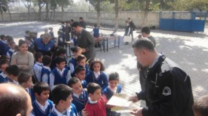 Toplum Destekli Polislerden "kitap Oku Getir" Kampanyası