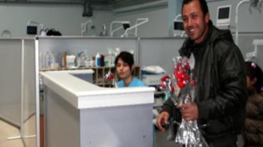 Van Polisinden Diş Hekimlerine Karanfil Jesti