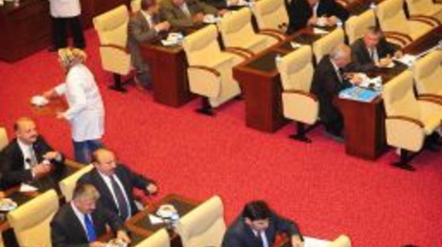 Başkan G&ouml;k&ccedil;ek'in Eşinden B&uuml;y&uuml;kşehir Belediye Meclisi &Uuml;yelerine Aşure Ikramı