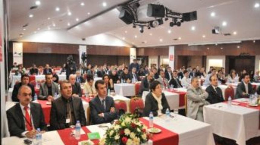 G&uuml;ng&ouml;r: "profesyonel D&uuml;ş&uuml;nen Profesyonellerle &Ccedil;alışır"