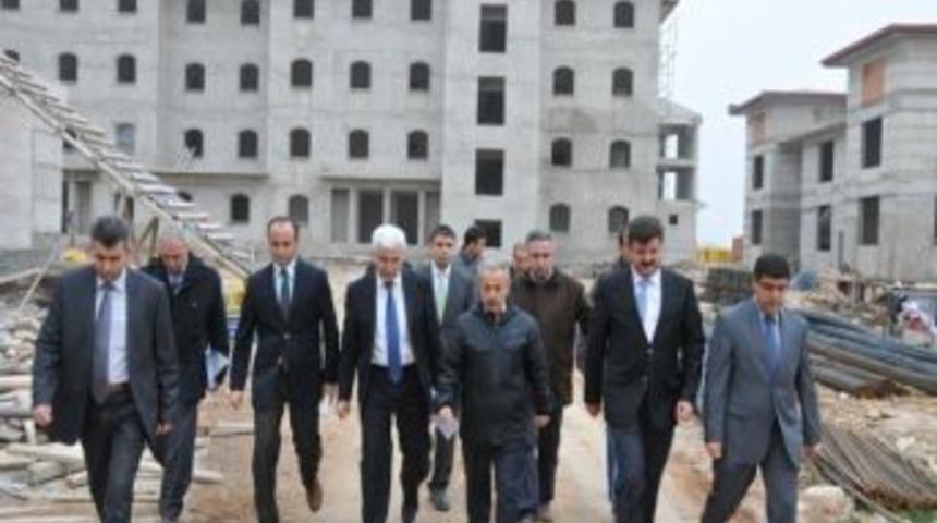 Vali Koca, Orta&ouml;ğretim Kamp&uuml;s İnşaatını İnceledi