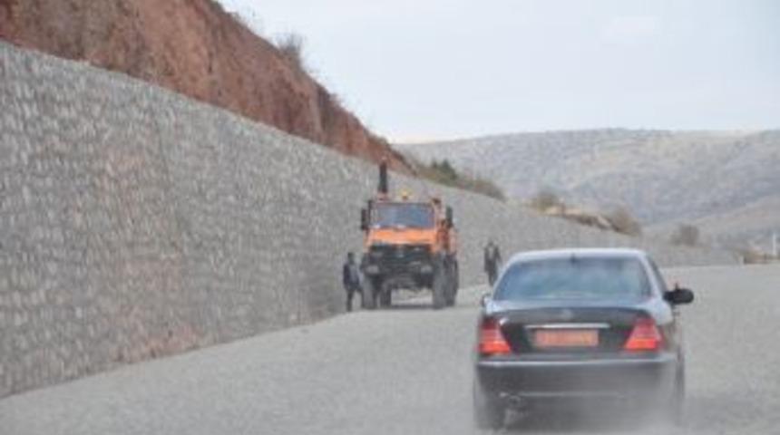 Vali Toprak Hazro Kaymakamı&rsquo;na Yeni G&ouml;revinde Başarılar Diledi