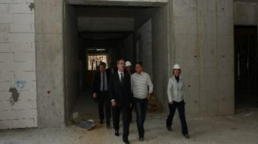 Belediye Binasında İnşaat Yeniden Başladı