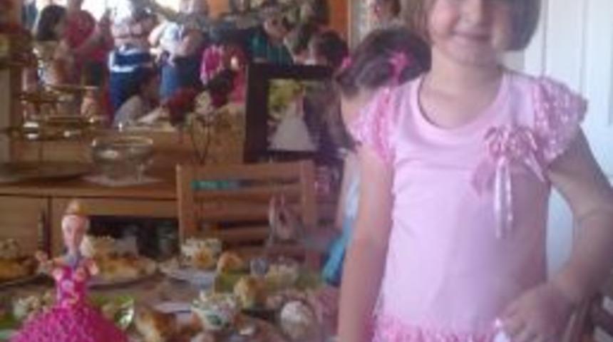 Minik Melisa Doğum G&uuml;n&uuml;nde B&ouml;yle Eğlenmiş