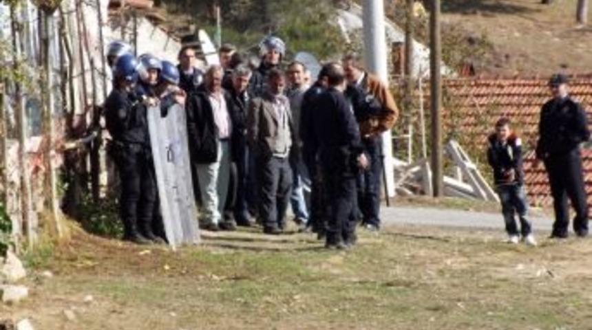 Polis-hırsız Kovalamacasında Bir Komiser Ve 2 Zanlı Yaralandı