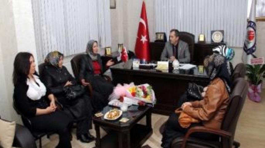 Ak Parti Kadın Kolları &Ouml;ğretmenler G&uuml;n&uuml;'n&uuml; Kutladı