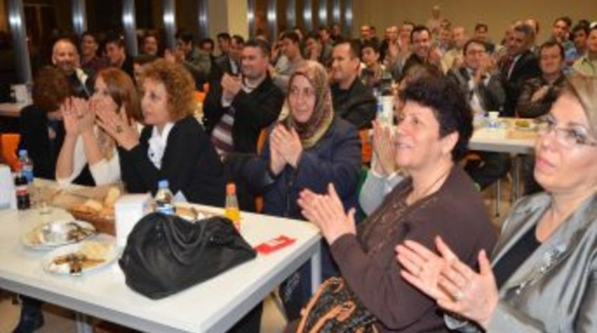 G&ouml;kmen, T&uuml;rk&uuml;leriyle &Ouml;ğretmenlere Moral Verdi