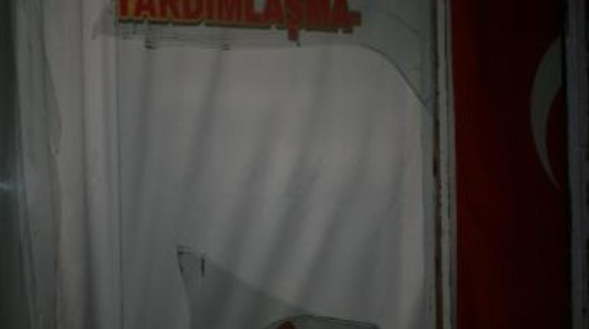 Derneğin Camları Kırıldı