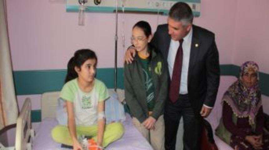 Polisten Hasta &Ccedil;ocuklara En G&uuml;zel Hediye